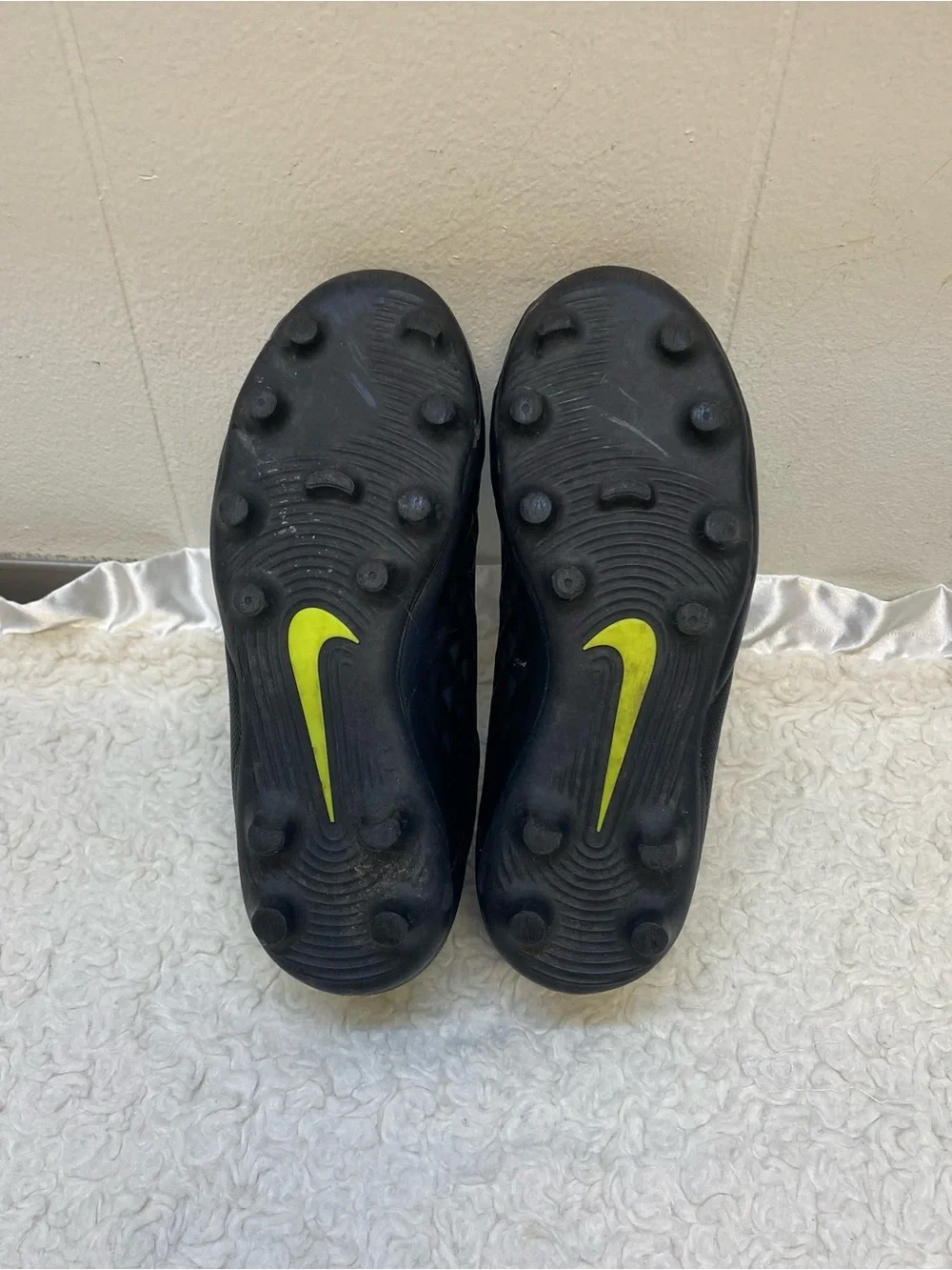 Nike Legend Tiempo 8 Club FG/MG Black Soccer Cleats boys Size 13C